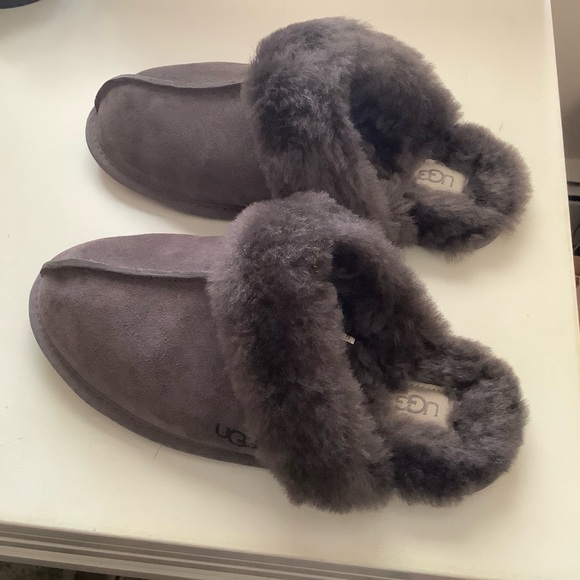 UGG Women's Slippers in Dark Gray - Picture 7 of 7